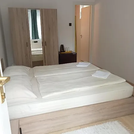 Sarokhaz Πανσιόν 2*