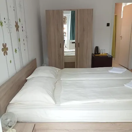 Πανσιόν Sarokhaz 2*