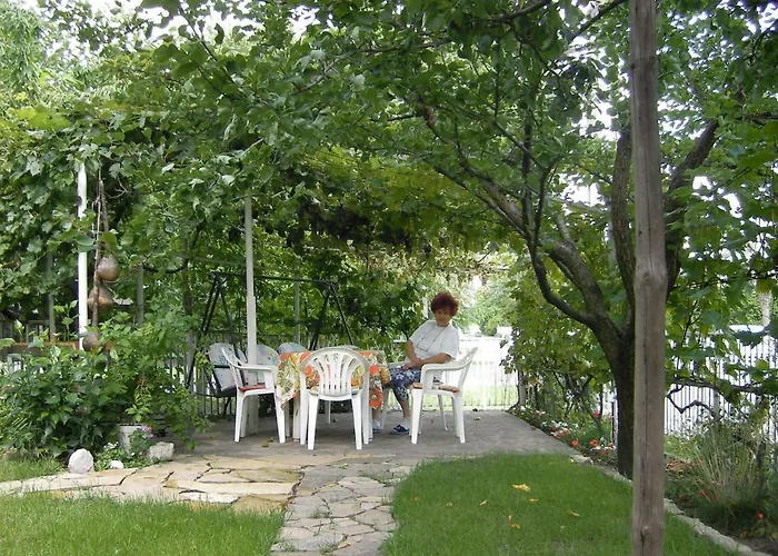 בית הארחה Sarokhaz