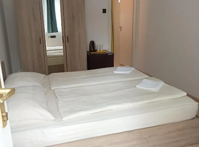 Sarokhaz בית הארחה 2*