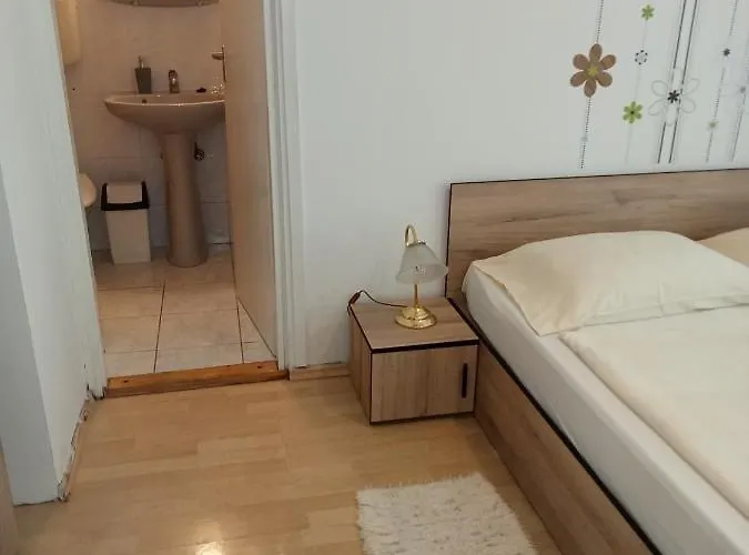 בית הארחה Sarokhaz קסזטלי