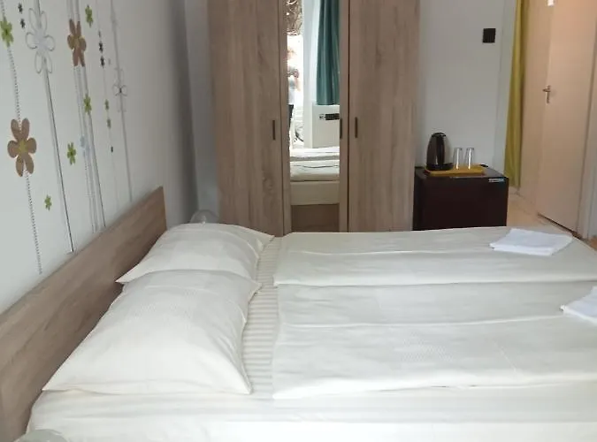 בית הארחה Sarokhaz 2*